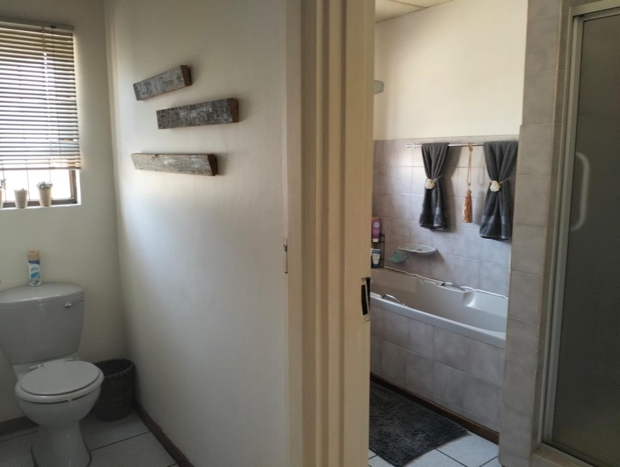 3 Bedroom Property for Sale in Langenhovenpark Free State